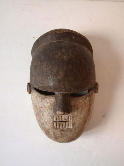 Masque africain. H: 28 cm env.

