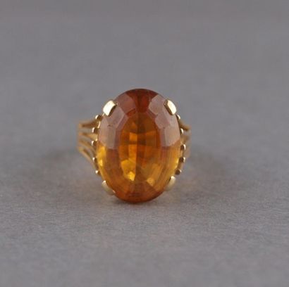 Bague fils en or 750°/°° sertie d'une citrine,...