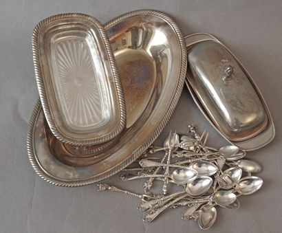 Lot en métal argenté comprenant raviers fourchettes...