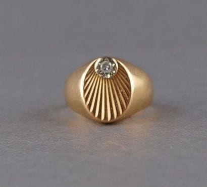 Bague chevalière en or 750°/°° sertie d'un...
