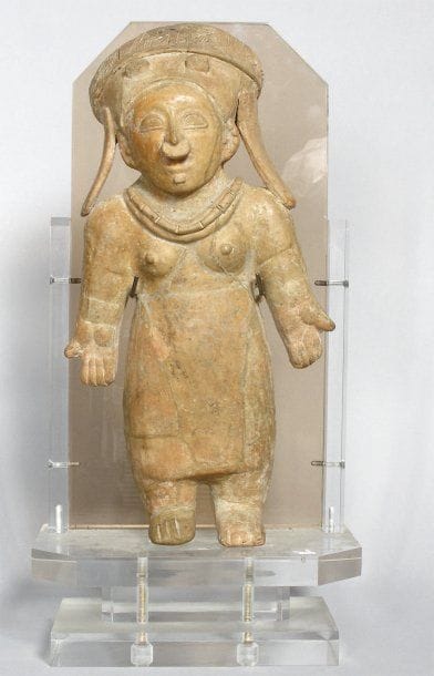 STATUETTE. Terre cuite beige sans engobe....