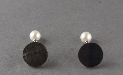 Paire de boutons de manchettes en argent...