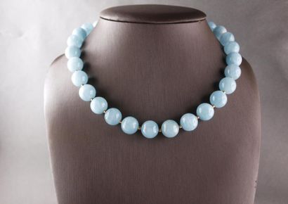 Collier de boules d'aigue marine alternées...