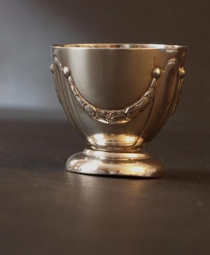 Coquetier sur piedouche en argent 950°/°°...