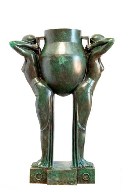Modèle de Pierre LENOIR
Vase aux Cariatides
Bronze...