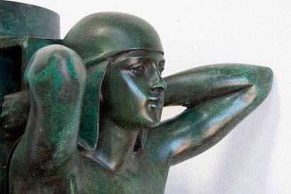 Modèle de Pierre LENOIR
Vase aux Cariatides
Bronze...