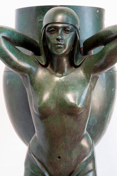 Modèle de Pierre LENOIR
Vase aux Cariatides
Bronze...