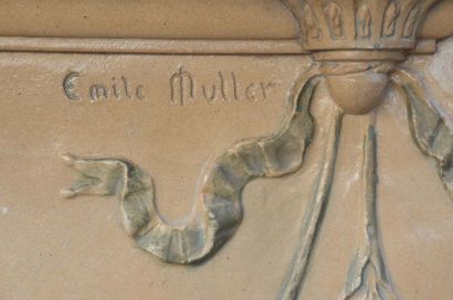Rare cheminée de style Louis XVI en grès...