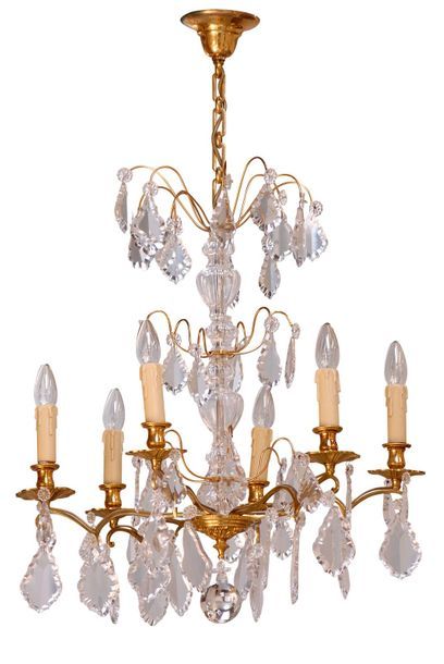 Lustre en métal doré et pampilles de verre...