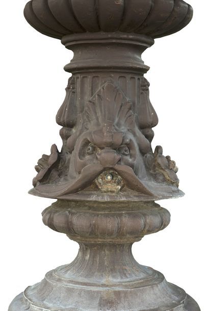 Centre de fontaine en fonte à  deux vasques...