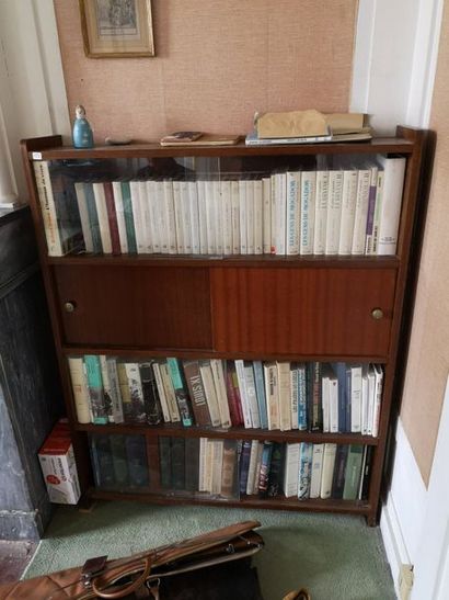 Small bookcase with four shelves (in the...