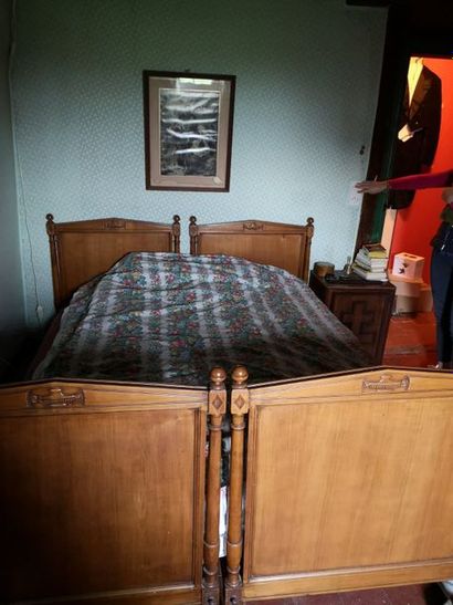 Elegant pair of beds in natural wood, the...