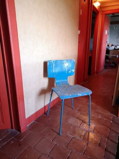 Suite of Four wooden chairs and metal legs....
