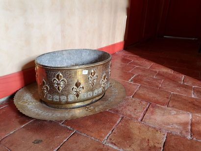 Oval planter in embossed copper and its tray...