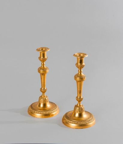 Paire de flambeaux en bronze ciselé et doré...