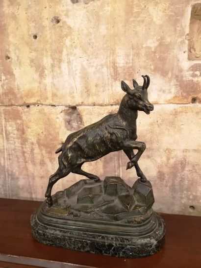 D’après Jules MOIGNEZ

Isard

Bronze patiné.

Haut....