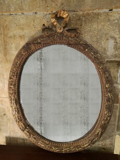 Miroir ovale à décor de nœud de ruban de...