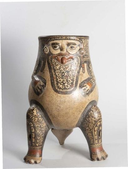 Rare vase tripode anthropozoomorphe

Il existe...