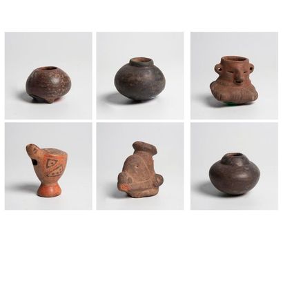Lot composé de 2 mini vases (H.4,5 cm et...