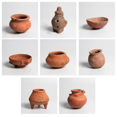 Lot de 8 mini vaisselles et 1 sifflet: -...