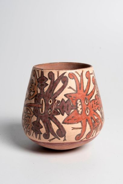 Vase à décor de divinités

Terre cuite polychrome...