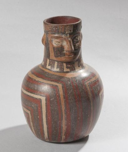 Vase à effigie humaine

Le poncho prend la...