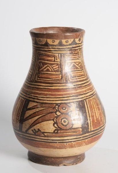 Vase à haut col décoré de motifs géométriques...