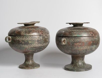 CHINE 

Paire de coupes couvertes de type...