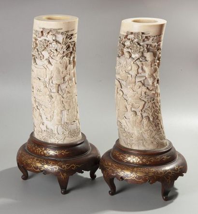 Paire de vases rince-pinceaux ou bitong en...