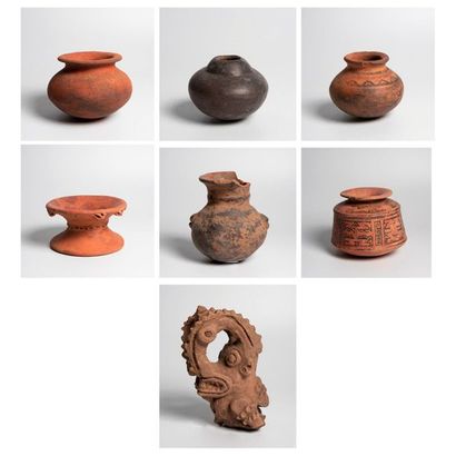 Lot composé de 7 vases et 1 tête fragmentaire...