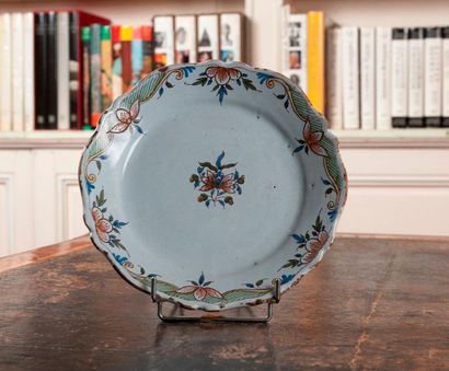 NIVERNAIS

Earthenware plate with polychrome...