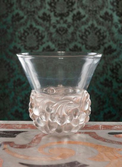 R. LALIC
Cherry vase
Moulded glass proof...