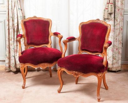 Paire de fauteuils cabriolet en bois naturel...