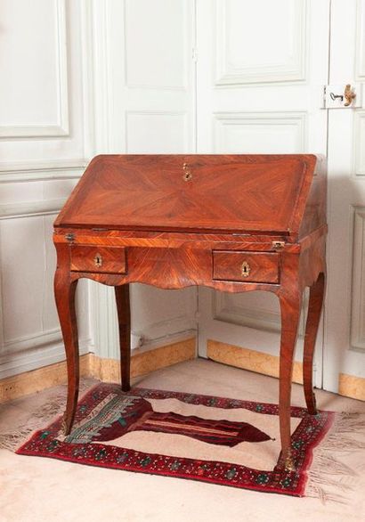 Bureau de pente en placage de bois de violette...