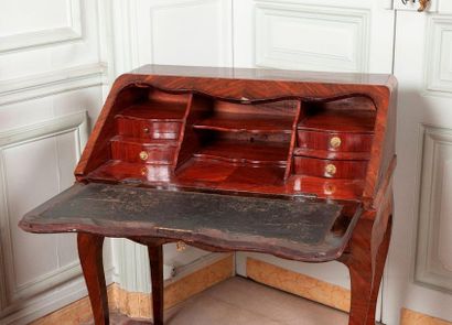 Bureau de pente en placage de bois de violette...