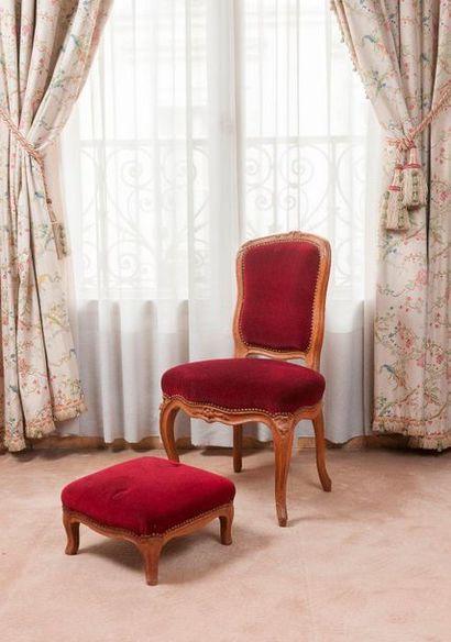 Chauffeuse cabriolet en bois naturel mouluré...