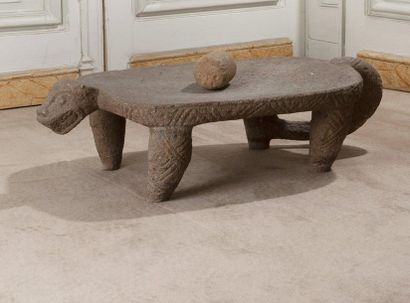 Metate

Le plateau incurvé forme le corps...