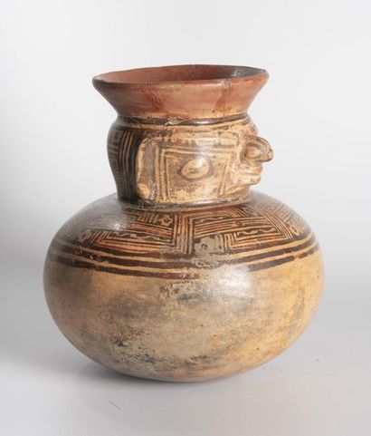 Vase globulaire à tête anthropomorphe

Le...