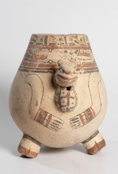 Vase tripode zoomorphe représentant un rongeur...