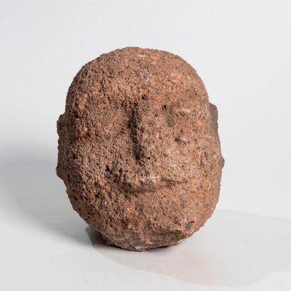 Tête de trophée 

Pierre volcanique grise...