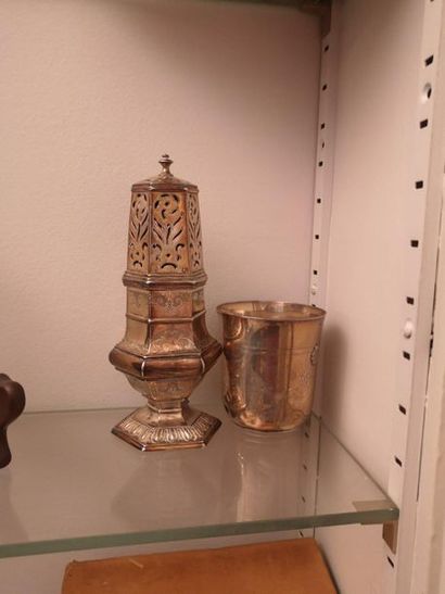 Sucrier et timbale en argent.

Poids total:...