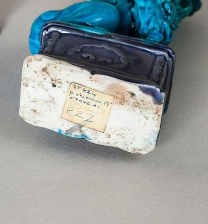 Deux chiens de Fo en porcelaine bleue

accidents

H....