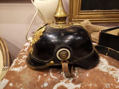 Casque à pointe des troupes réservistes avec...