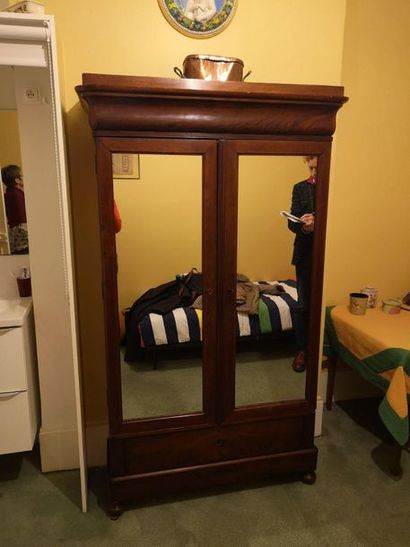 Armoire en placage d'acajou.
XIXe siècle...
