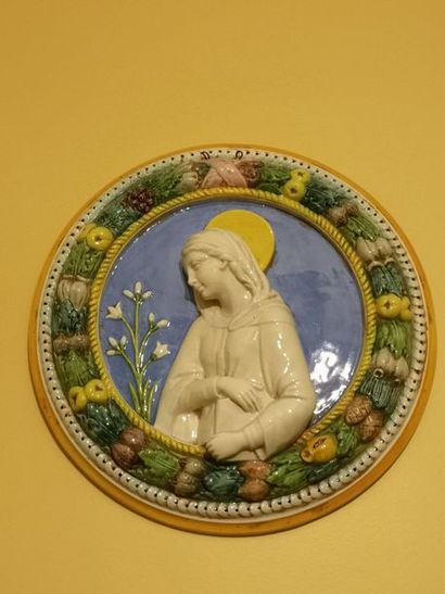 Plaque décorative ronde en faïence émaillée...