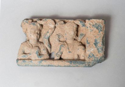 Eléments en bas relief, deux personnages...