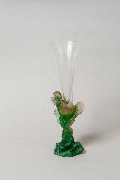 Vase florale en pâte de verre Daum

Signé...