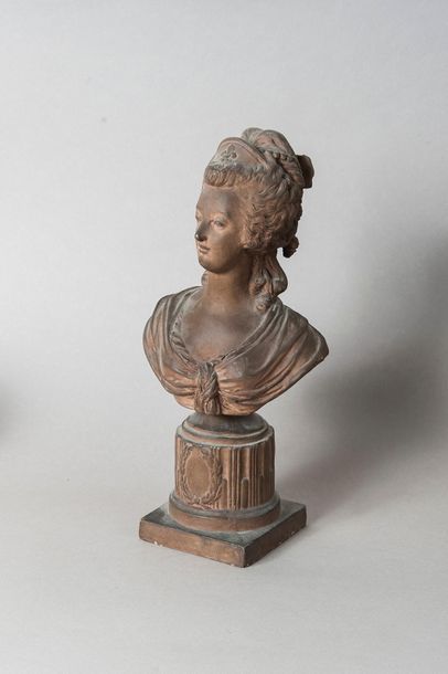 Buste en terre cuite : Marie-Antoinette,...