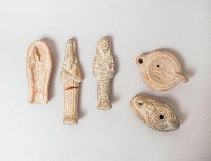Lot de cinq objets en pierre égyptien (2...
