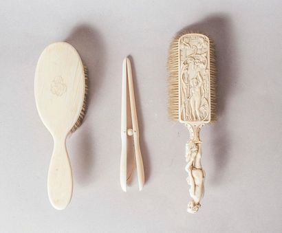 Lot de brosses en ivoire